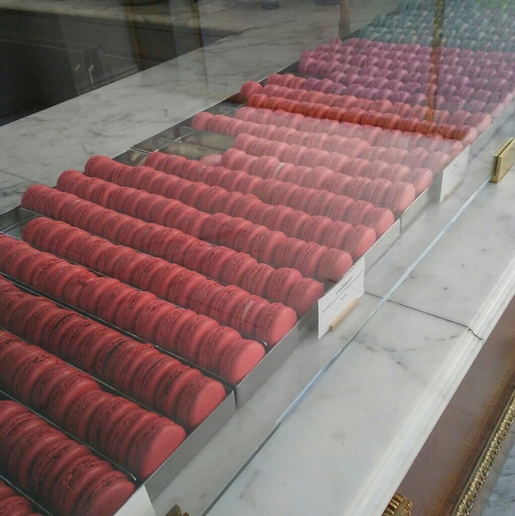 Life is a party, dress like it! - Picture 5 of 10